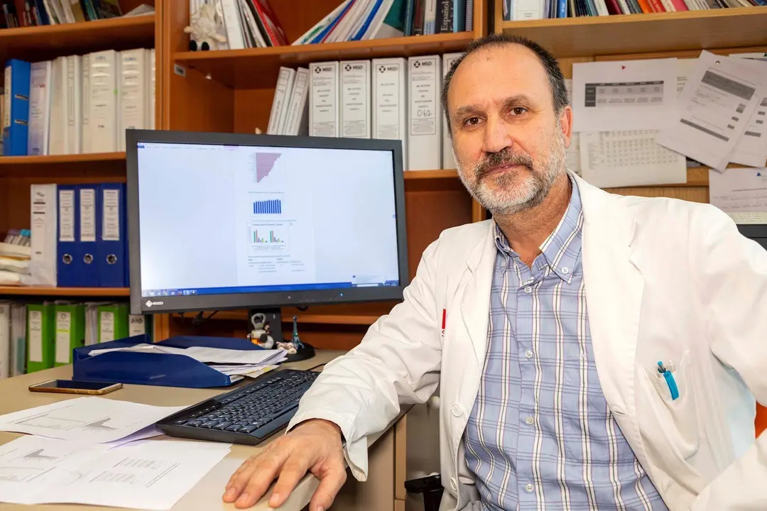 Fernando Rivera, jefe del Servicio de Oncolog&iacute;a del Hospital Valdecilla