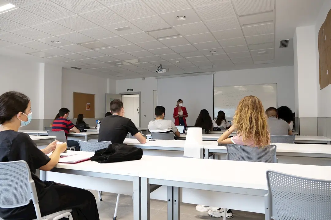 Alumnos de Uneatl&aacute;ntico vuelven a las aulas