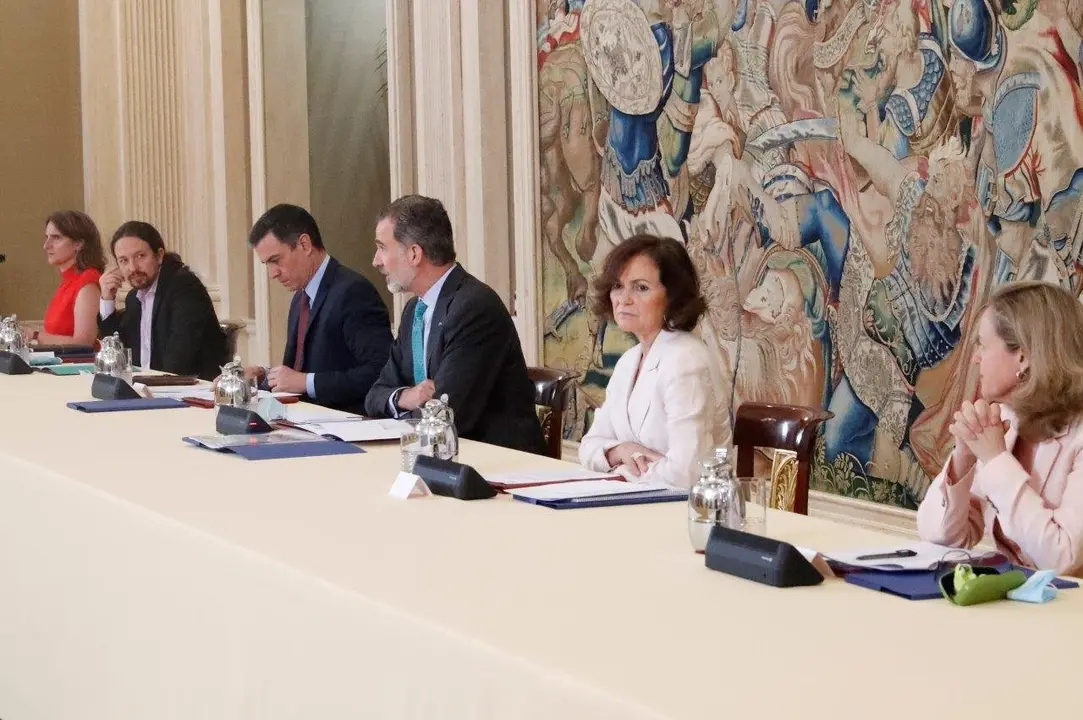 El Rey preside en el Palacio de la Zarzuela la reuni&oacute;n del Consejo de Seguridad Nacional (CSN), junto al presidente del Gobierno, Pedro S&aacute;nchez (3i), la vicepresidenta primera, Carmen Calvo (2d), el vicepresidente segundo, Pablo Iglesias (2i), la ministra