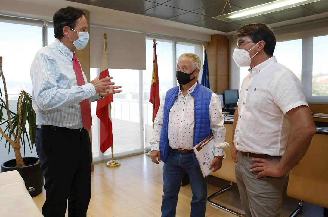 El consejero de Obras P&uacute;blicas se re&uacute;ne con el alcalde de Villaescusa