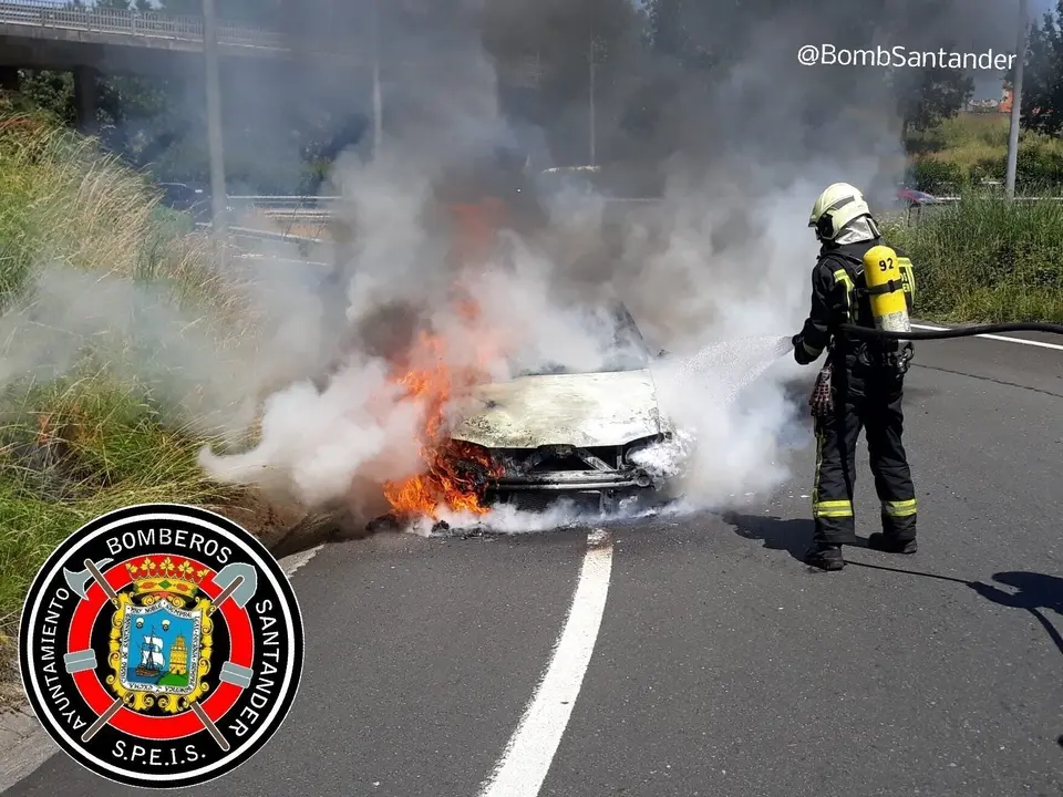 Incendio de un veh&iacute;culo en la S10
