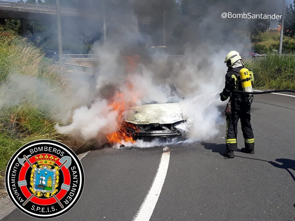 Incendio de un vehículo en la S10