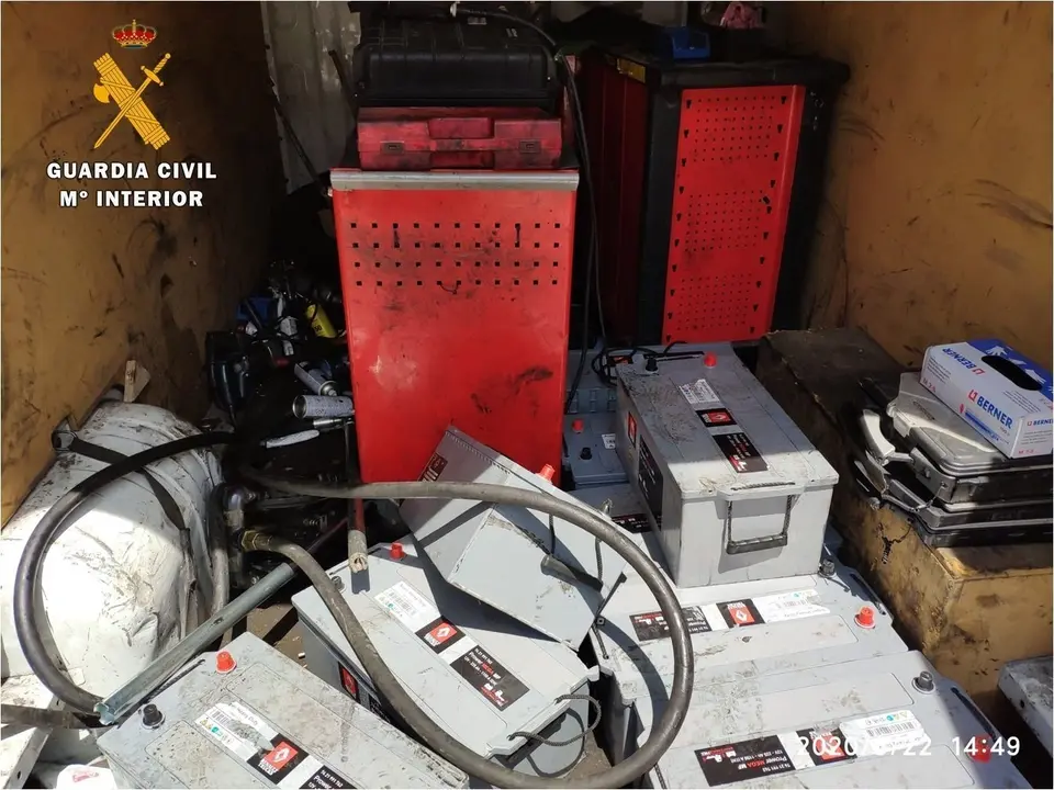 Nota De Prensa "La Guardia Civil Detiene A Dos Hombres Que Pretend&iacute;an Vender El Contenido De Una Furgoneta Que Hab&iacute;an Robado