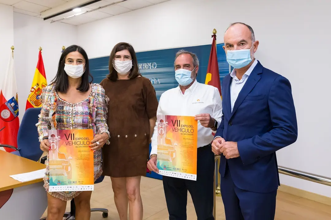 La directora general de Comercio, Odette &Aacute;lvarez, y participantes en presentacion de la Feria