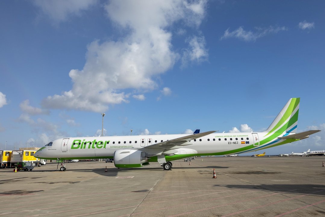 Avión de Binter que conectará Cantabria con Canarias