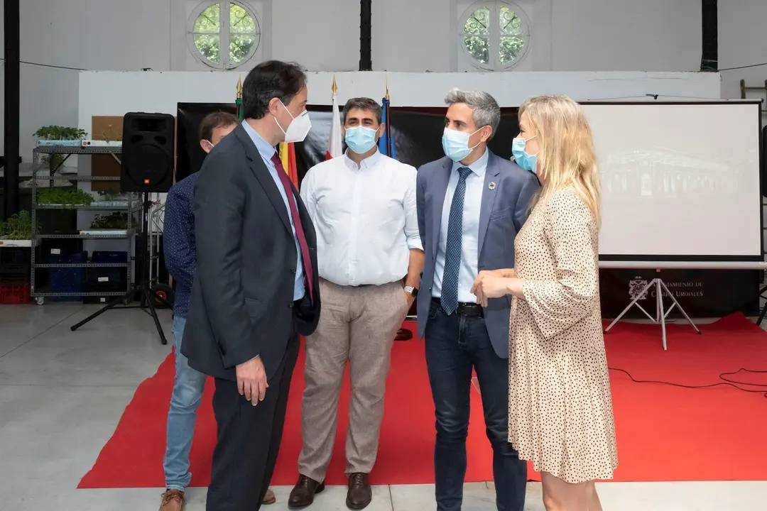 El vicepresidente pablo Zuloaga, el consejero Jos&eacute; Luis Gochicoa y la alcaldesa Susana Herr&aacute;n en la presentaci&oacute;n del proyecto