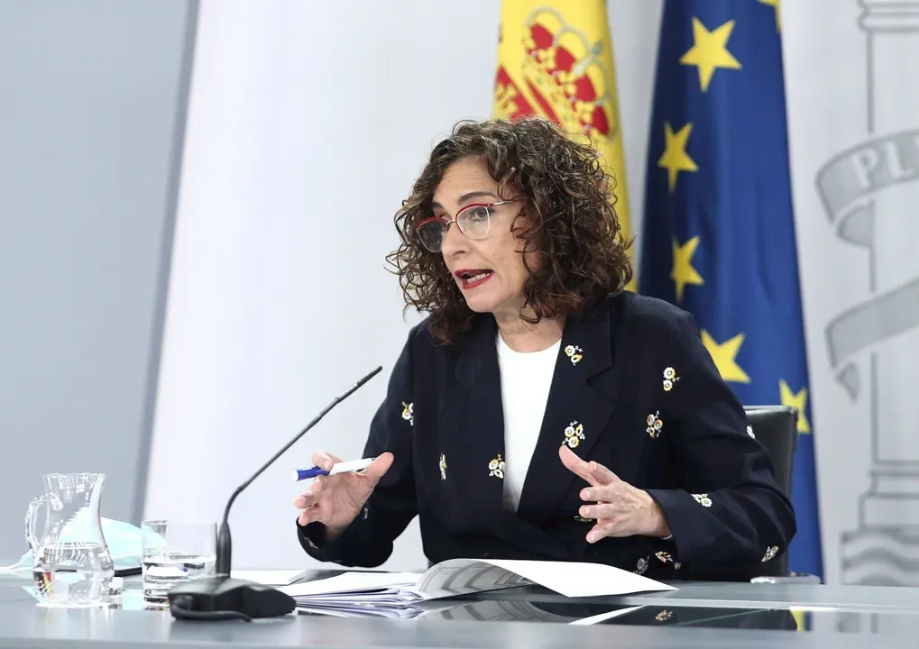 La ministra portavoz y de Hacienda, Mar&iacute;a Jes&uacute;s Montero, interviene en la rueda de prensa tras la celebraci&oacute;n de un Consejo de Ministros extraordinario, en Moncloa, Madrid (Espa&ntilde;a), a 26 de junio de 2020.