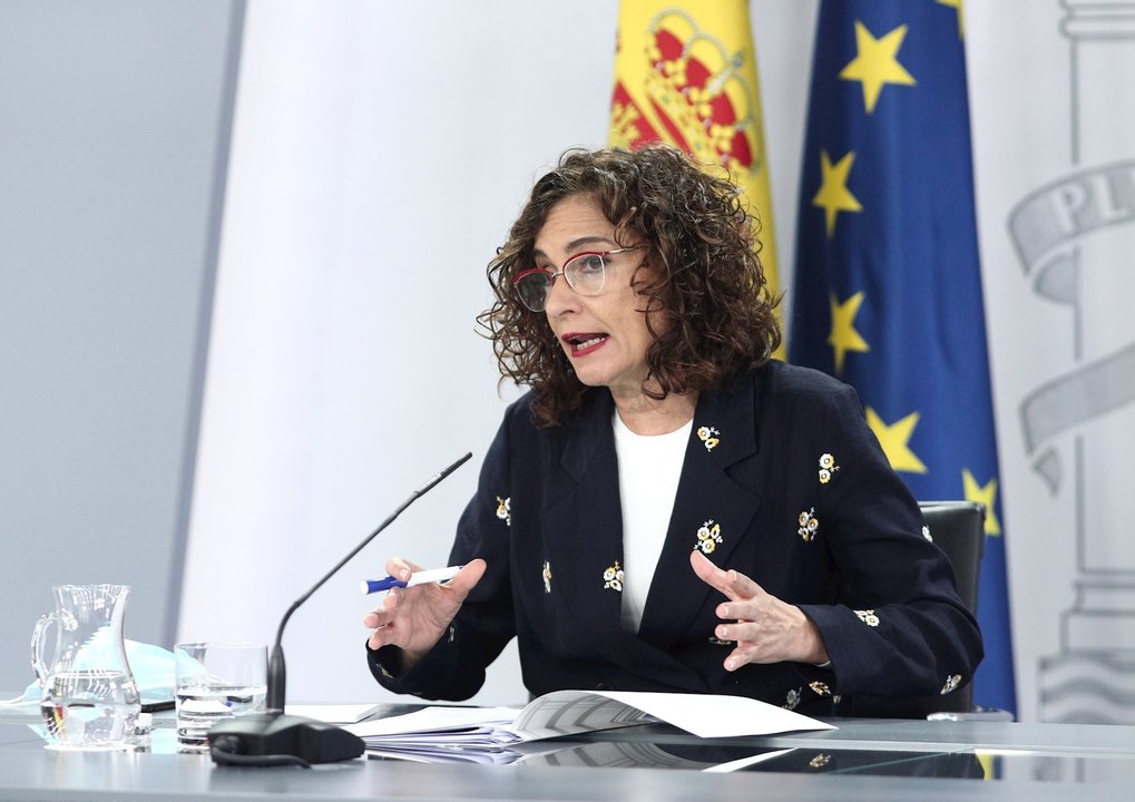 La ministra portavoz y de Hacienda, María Jesús Montero, interviene en la rueda de prensa tras la celebración de un Consejo de Ministros extraordinario, en Moncloa, Madrid (España), a 26 de junio de 2020.
