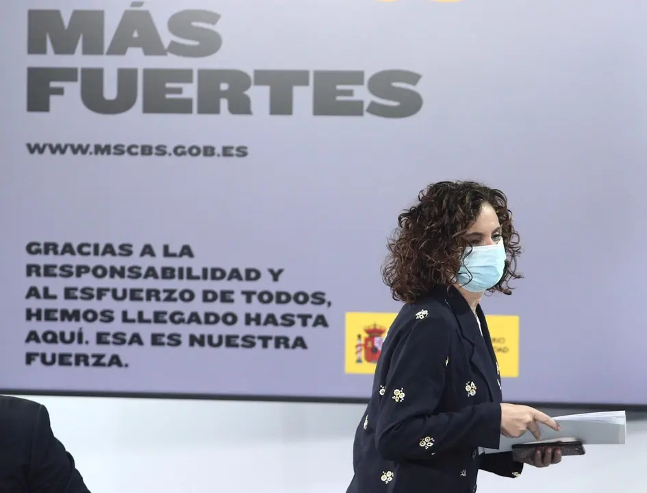 La ministra portavoz y de Hacienda, Mar&iacute;a Jes&uacute;s Montero, a su llegada a la rueda de prensa tras la celebraci&oacute;n de un Consejo de Ministros extraordinario, en Moncloa, Madrid (Espa&ntilde;a), a 26 de junio de 2020.
