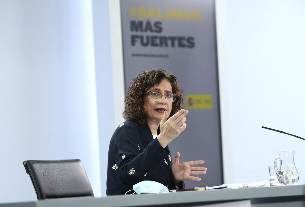 La ministra portavoz y de Hacienda, Mar&iacute;a Jes&uacute;s Montero, durante su comparecencia en la rueda de prensa tras la celebraci&oacute;n de un Consejo de Ministros extraordinario, en Moncloa, Madrid (Espa&ntilde;a), a 26 de junio de 2020.