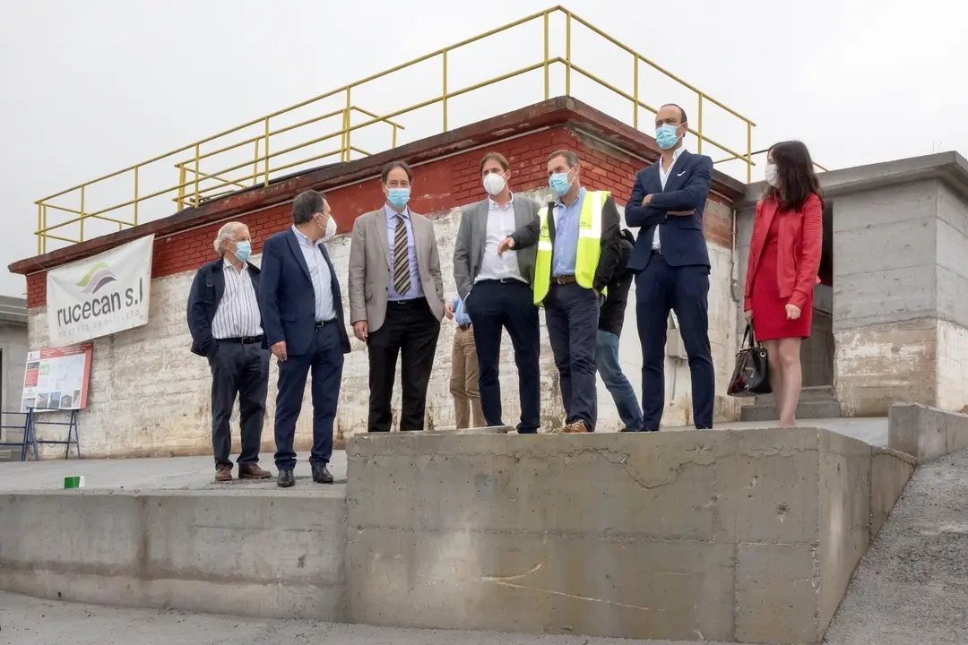 El consejero de Obras P&uacute;blicas visita las obras de renovaci&oacute;n de la red de distribuci&oacute;n entre el dep&oacute;sito de Cuatro Vientos y el de Tanos, Sierrapando y La Monta&ntilde;a