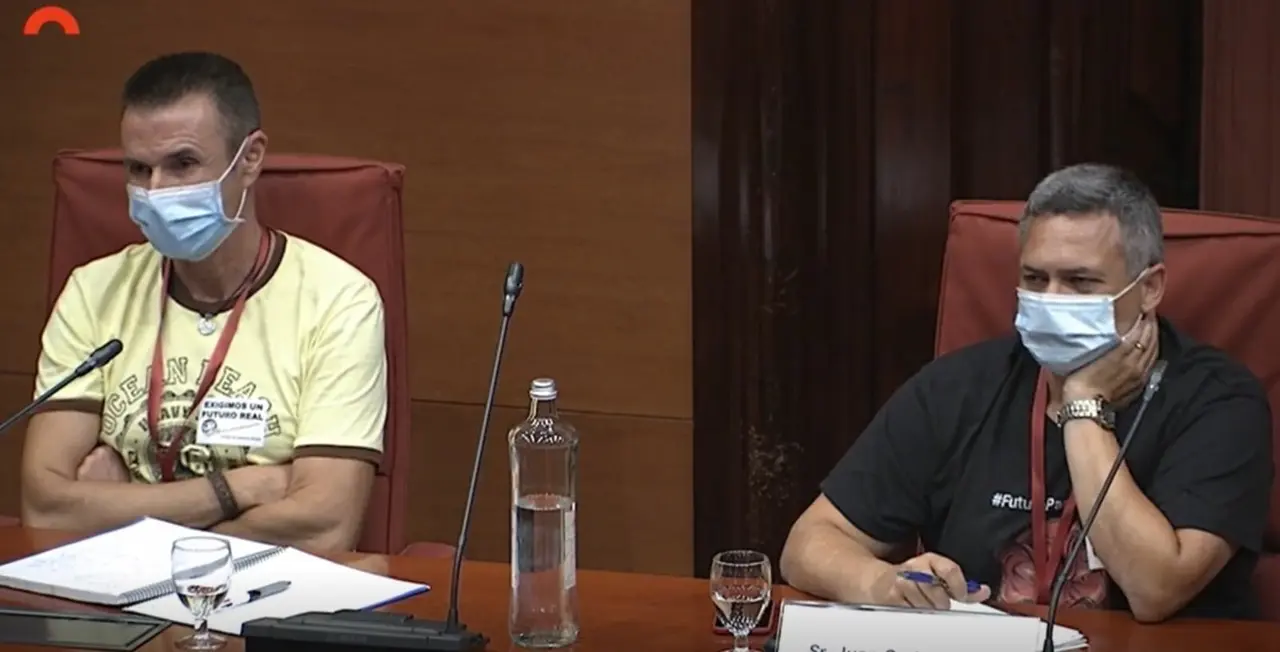 El secretario general de Sigen-Usoc en Nissan, Miguel Ruiz, y el presidente del comit&eacute; de empresa de Nissan, Juan Carlos Vicente, este lunes en el Parlament