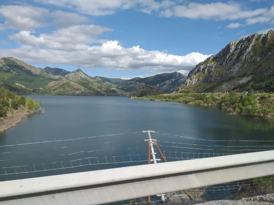 Embalse de Barrios de Luna.