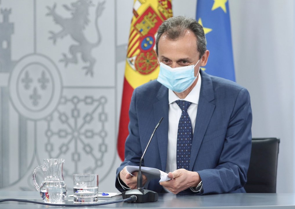El ministro de Ciencia e Innovación, Pedro Duque, a su llegada a la comparecencia en rueda de prensa posterior al Consejo de Ministros celebrado en Moncloa, Madrid (España), a 30 de junio de 2020.