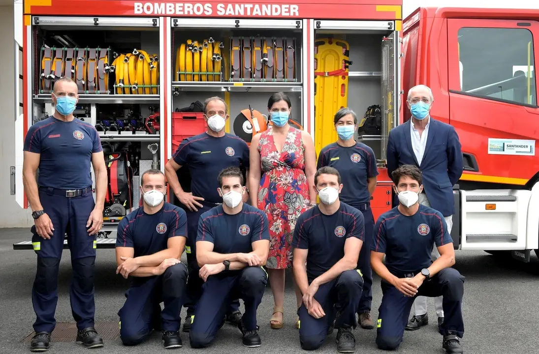 Acto de presentaci&oacute;n de cuatro efectivos Bomberos y autobomba