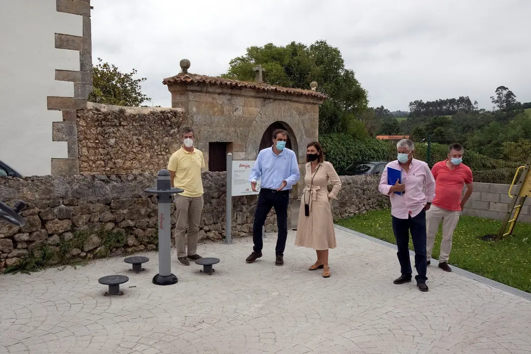 La consejera de presidencia visita Alfoz de Lloredo