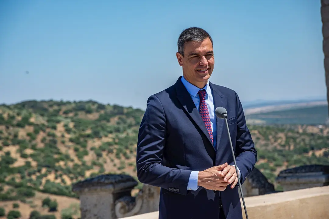 El presidente del Gobierno, Pedro S&aacute;nchez, durante su intervenci&oacute;n en la Alcazaba de Badajoz, Extremadura (Espa&ntilde;a).