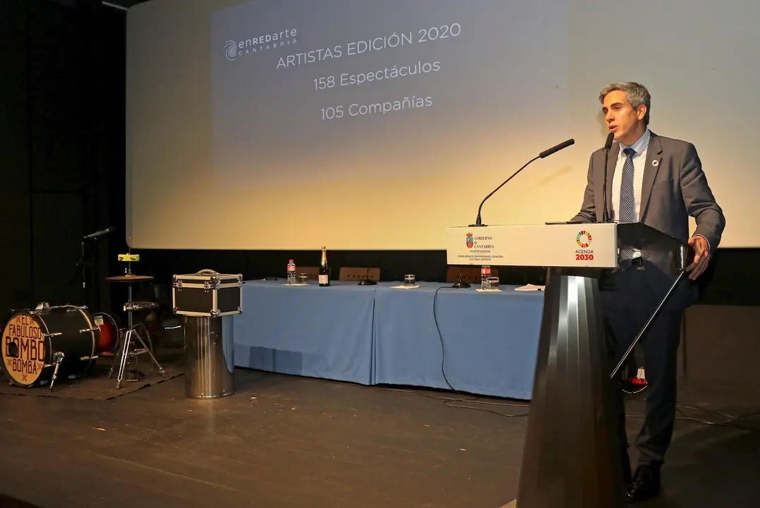 El vicepresidente y consejero de Universidades, Igualdad, Cultura y Deporte, Pablo Zuloaga presenta el programa EnREDarte 2020