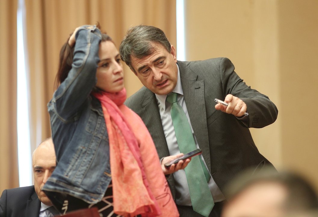 Los portavoces del PSOE y PNV en el Congreso de los Diputados, Adriana Lastra y Aitor Esteban