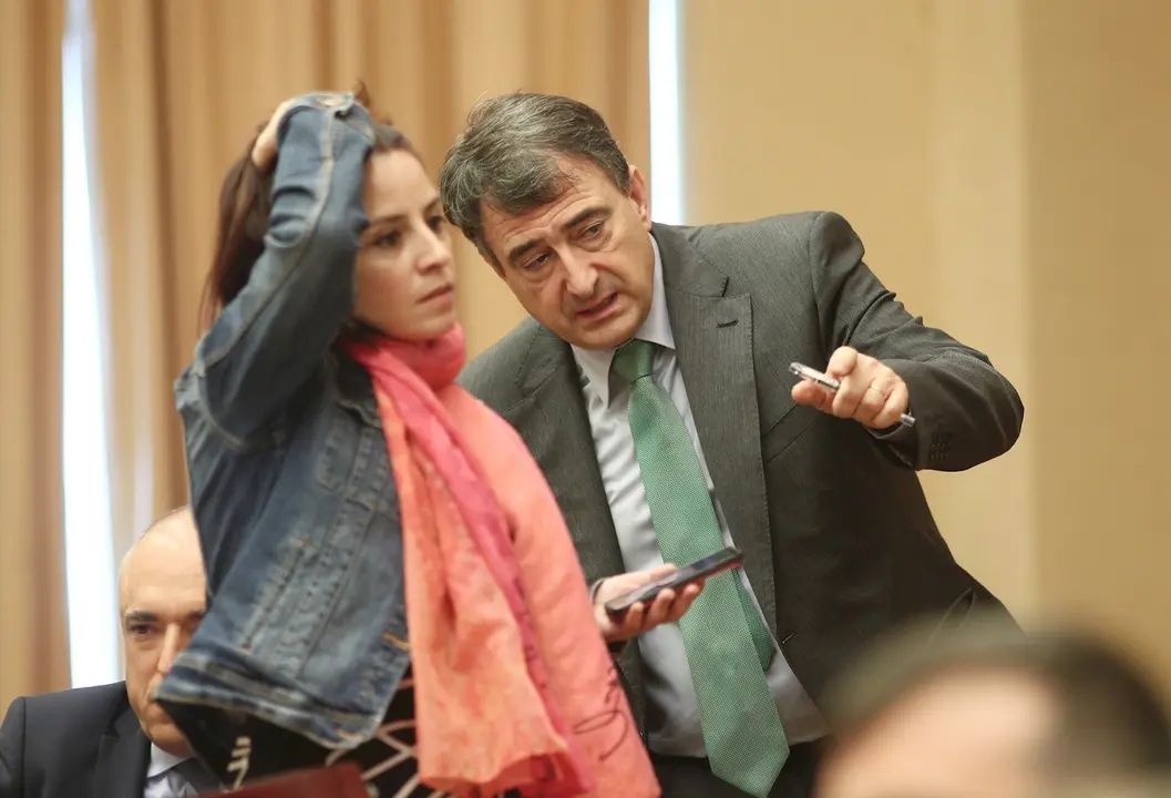 Los portavoces del PSOE y PNV en el Congreso de los Diputados, Adriana Lastra y Aitor Esteban