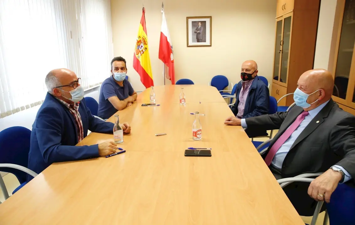 Reuni&oacute;n entre el consejero de Sanidad y la Hermandad de Donantes de Sangre
