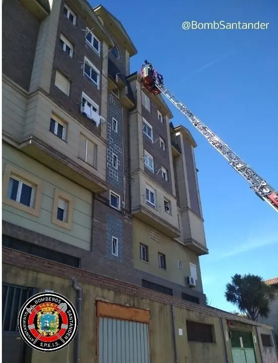 Retirada de canal&oacute;n en la calle R&iacute;o Cubas