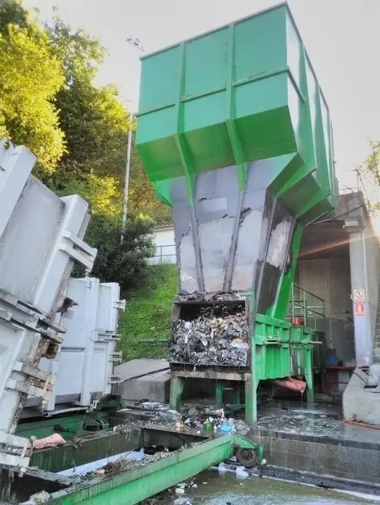 EuropaPress_3221095_tolva_basura_incendidada