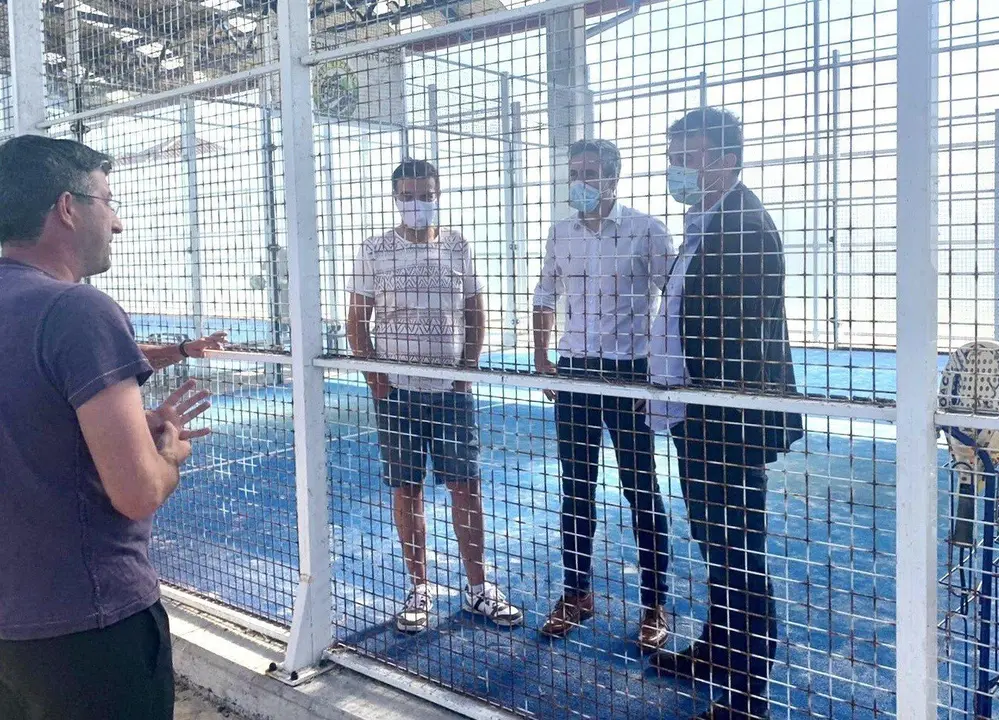 Pablo Zuloaga visita las pistas de p&aacute;del de Pontejos