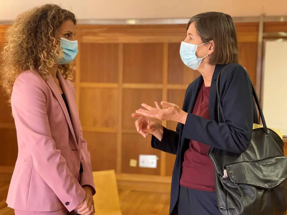 La delegada del Gobierno en Cantabria, Ainoa Qui&ntilde;ones, y la rectora de la UIMP, Mar&iacute;a Luz Mor&aacute;n