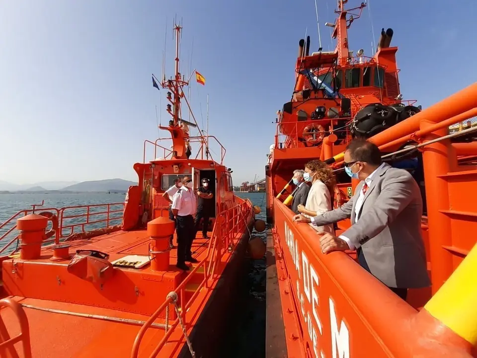 Visita de la delegada del Gobierno al Centro de Salvamento Mar&iacute;timo Santander