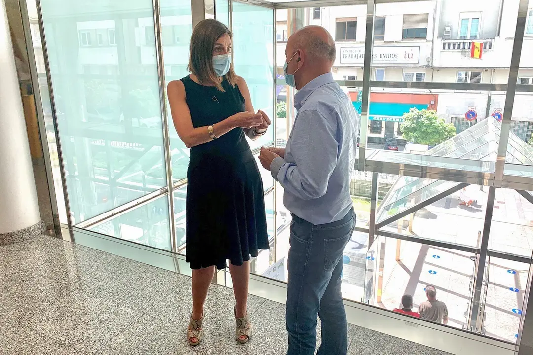 La consejera de Presidencia, Interior, Justicia y Acci&oacute;n Exterior, Paula Fern&aacute;ndez, recibe al alcalde de B&aacute;rcena de Cicero, Gumersindo Ranero.