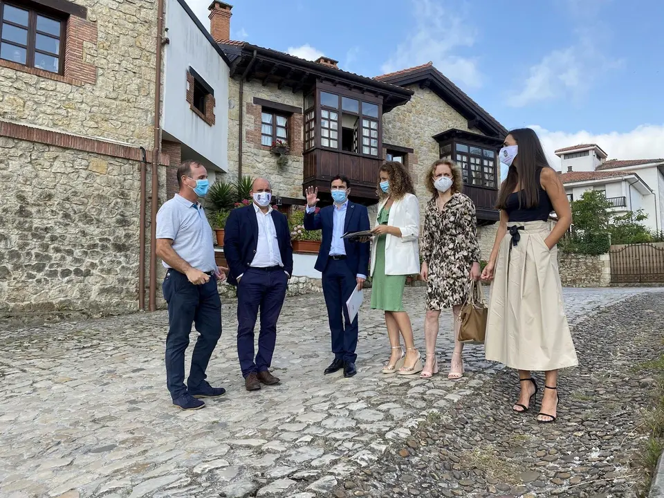Visita Pedro Casares a Santillana del Mar
