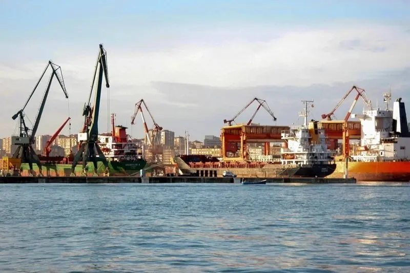 VISTA DE LOS ASTILLEROS. BAH&Iacute;A DE SANTANDER
LARA REVILLA &copy;
12 DIC 06