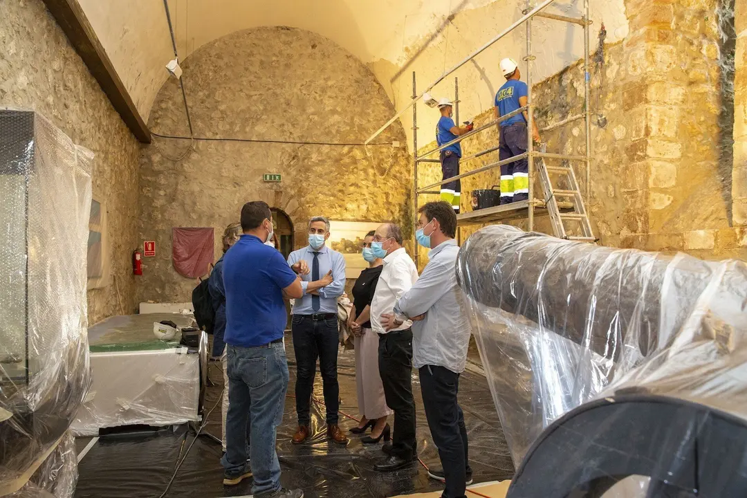 El vicepresidente regional, Pablo Zuloaga, visita el Castillo del Rey en San Vicente de la Barquera