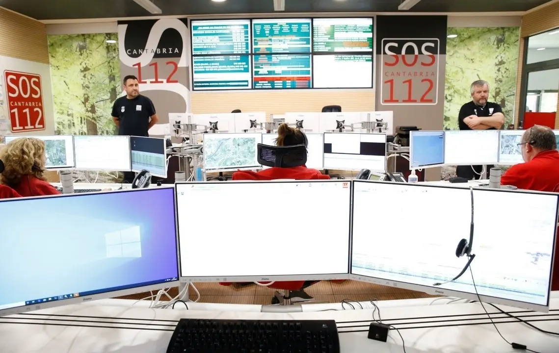 Sala del centro de atenci&oacute;n de emergencias 112 Cantabria