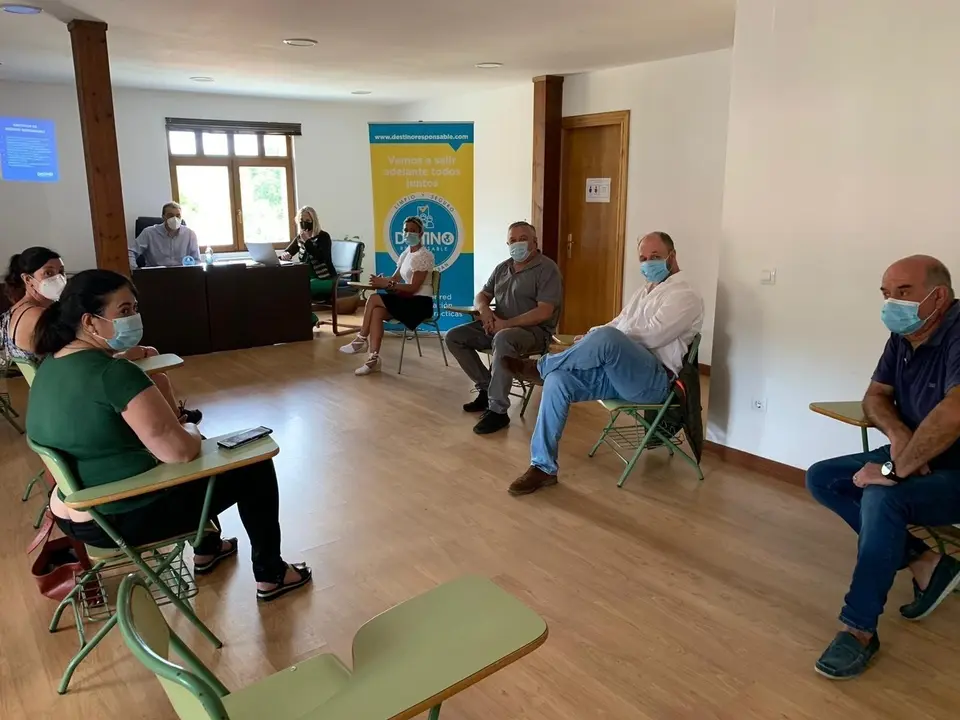 Reuni&oacute;n alcalde de Alfoz con hosteleros del municipio