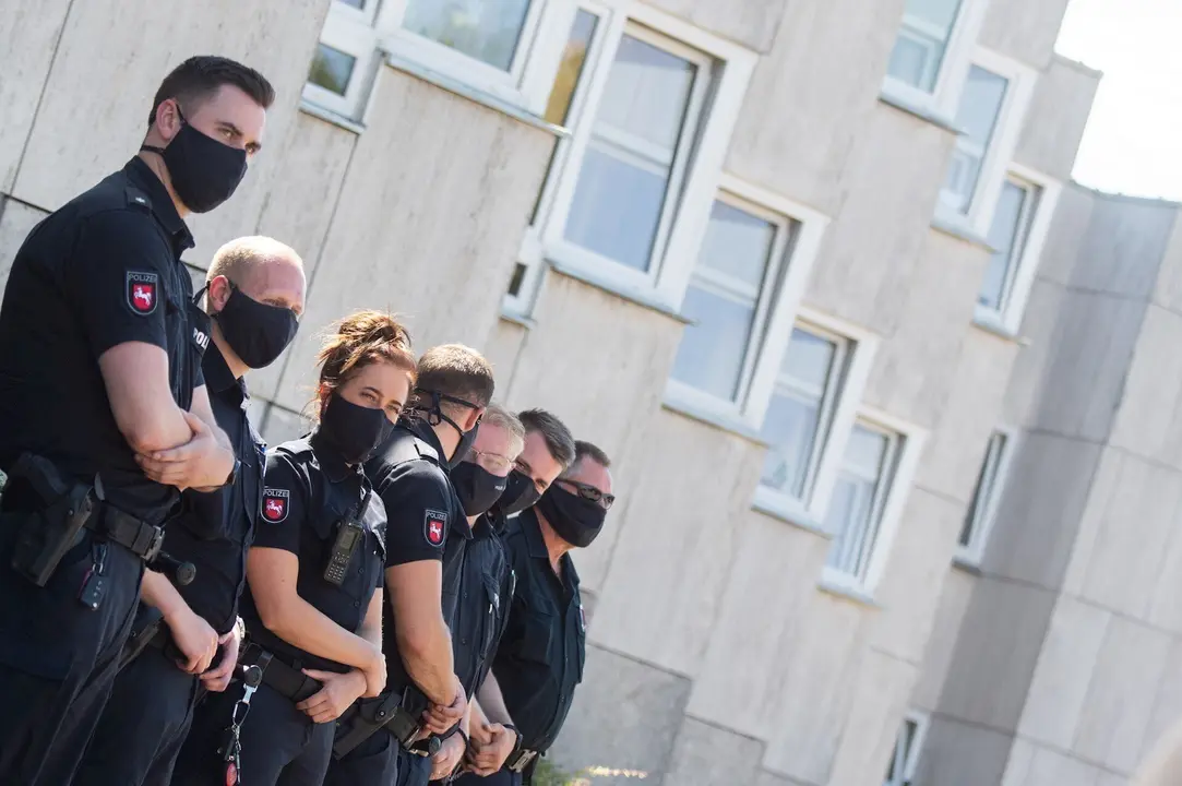 Polic&iacute;as alemanes en una visita del presidente de Baja Sajonia, Stephan Weil, en Wolfsburgo