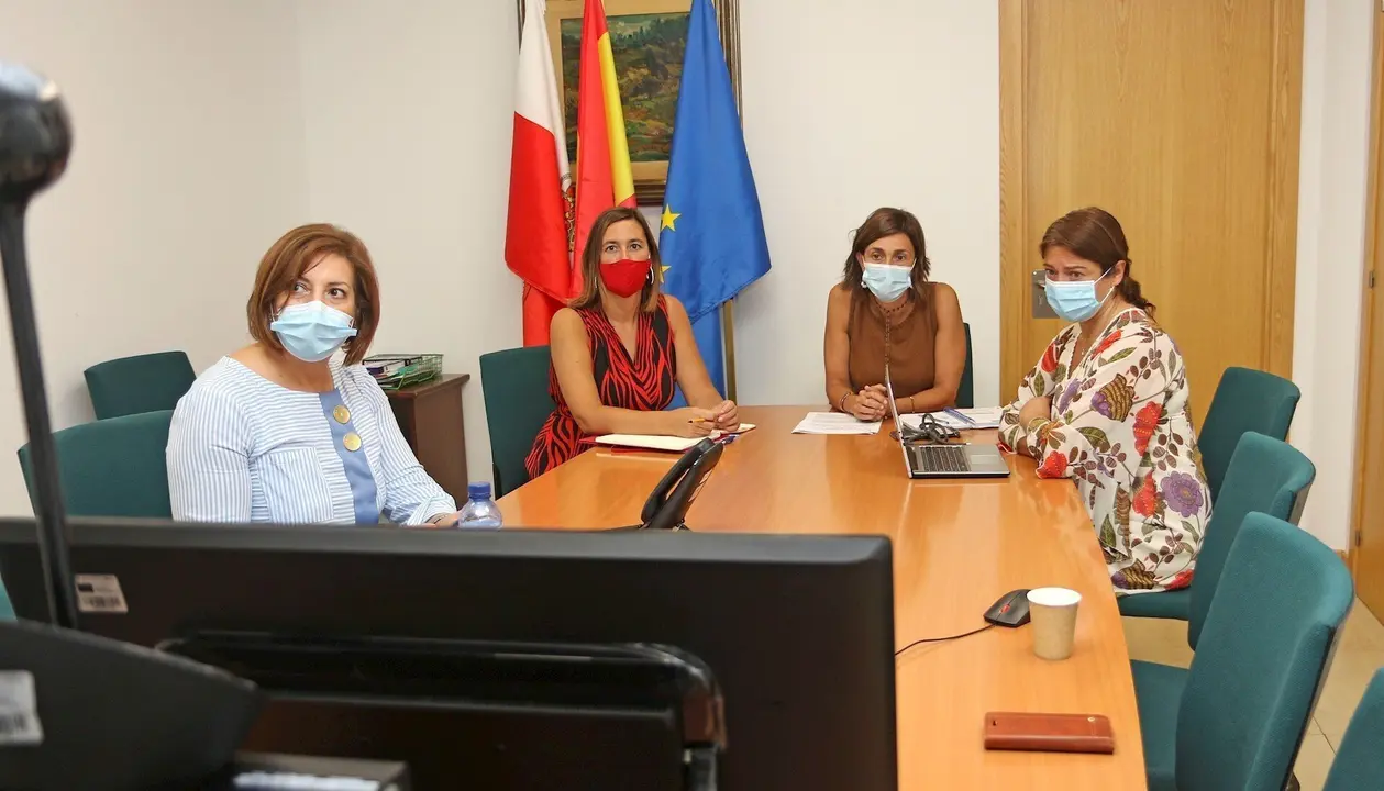 La consejera de Presidencia, ,Interior, Justicia y Acci&oacute;n Exterior, Paula Fern&aacute;ndez, interviene, por videoconferencia, en el foro de las regiones que integran la Alianza por la Cohesi&oacute;n