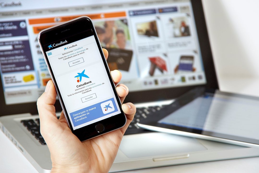 CaixaBank alcanza este junio los siete millones de clientes digitales, un 8,3% más interanual