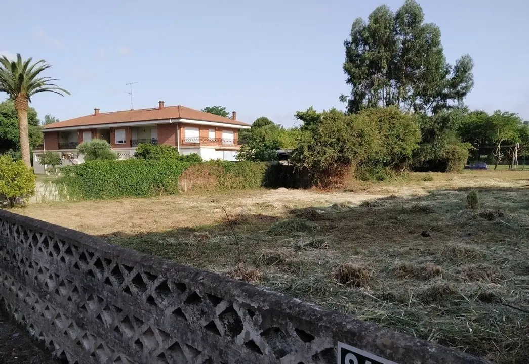 El Ayuntamiento de Colindres solicita el desbroce de 25 fincas privadas