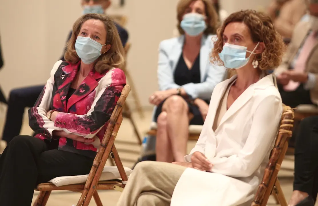 La vicepresidenta tercera del Gobierno, Nadia Calvi&ntilde;o; y la presidenta del Congreso de los Diputados, Meritxell Batet, durante uno de los Desayunos Informativos de Europa Press, en Madrid (Espa&ntilde;a) a 13 de julio de 2020.