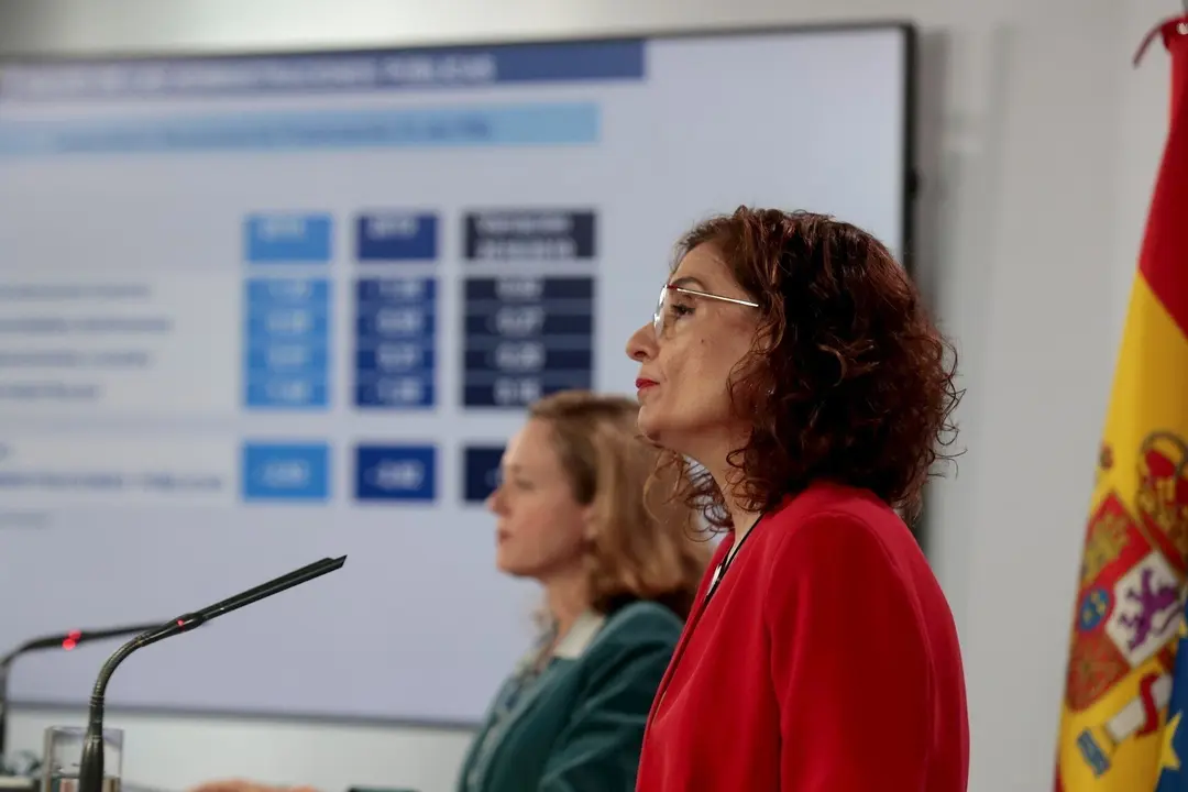 La ministra de Asuntos Econ&oacute;micos y de Transformaci&oacute;n Digital de Espa&ntilde;a, Nadia Calvi&ntilde;o, y la Ministra de Hacienda y portavoz del Gobierno, Mar&iacute;a Jes&uacute;s Montero
