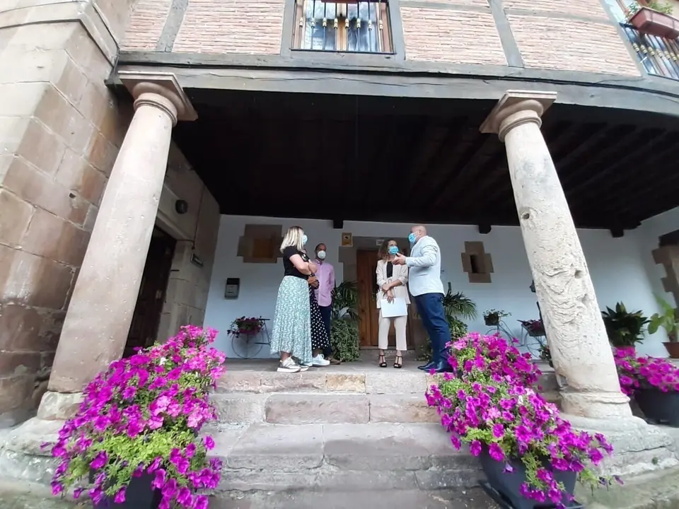 Visita a Cartes de la delegada del Gobierno, Ainoa Qui&ntilde;ones