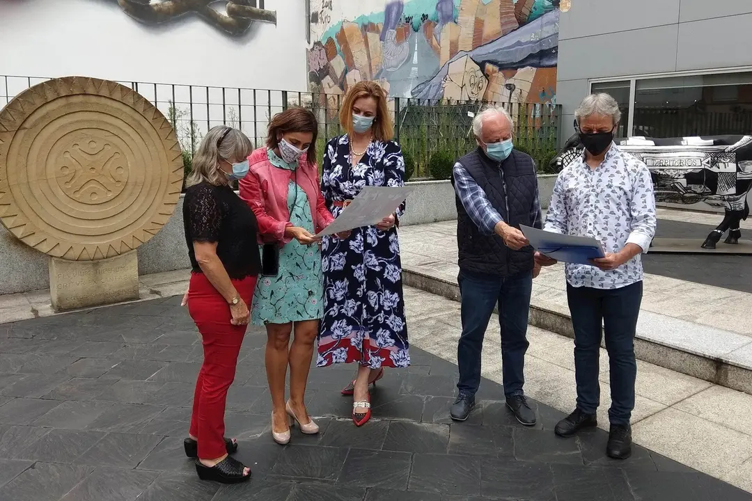 La consejera de Presidencia, Interior, Justicia y Acci&oacute;n Exterior, Paula Fern&aacute;ndez, recibe a representantes de la Asociaci&oacute;n por la Defensa de los Intereses de Cantabria (ADIC)