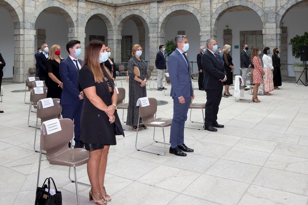 Acto en el Parlamento de Cantabria por el homenaje de estado a las víctimas del Covid en Madrid