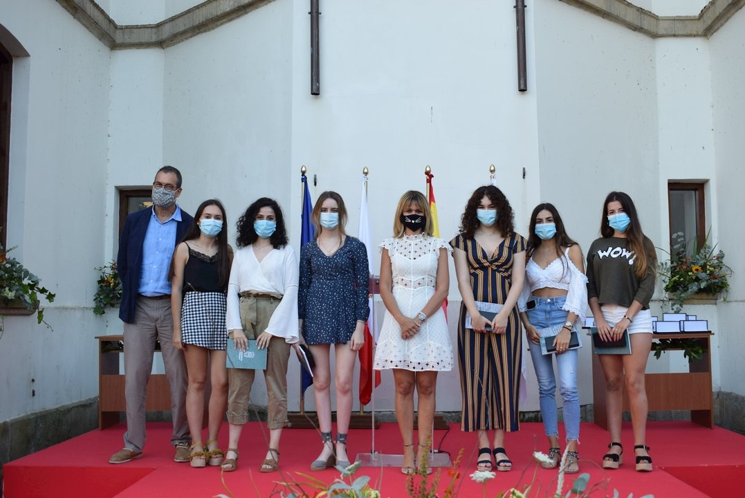 Homenaje del Ayuntamiento de Piélagos a seis alumnas sobresalientes