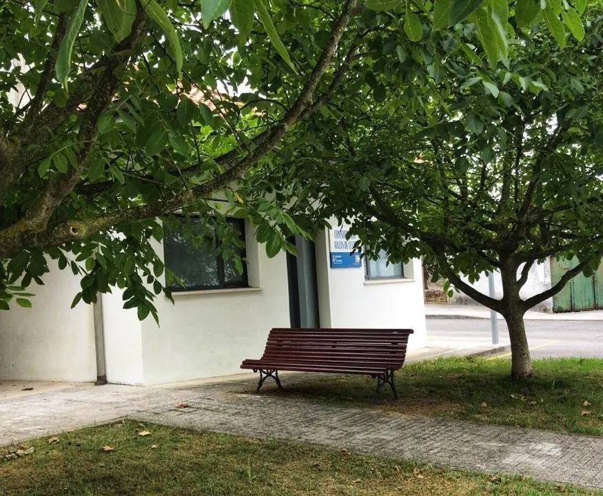 Nuevo mobiliario urbano en Hazas de Cesto