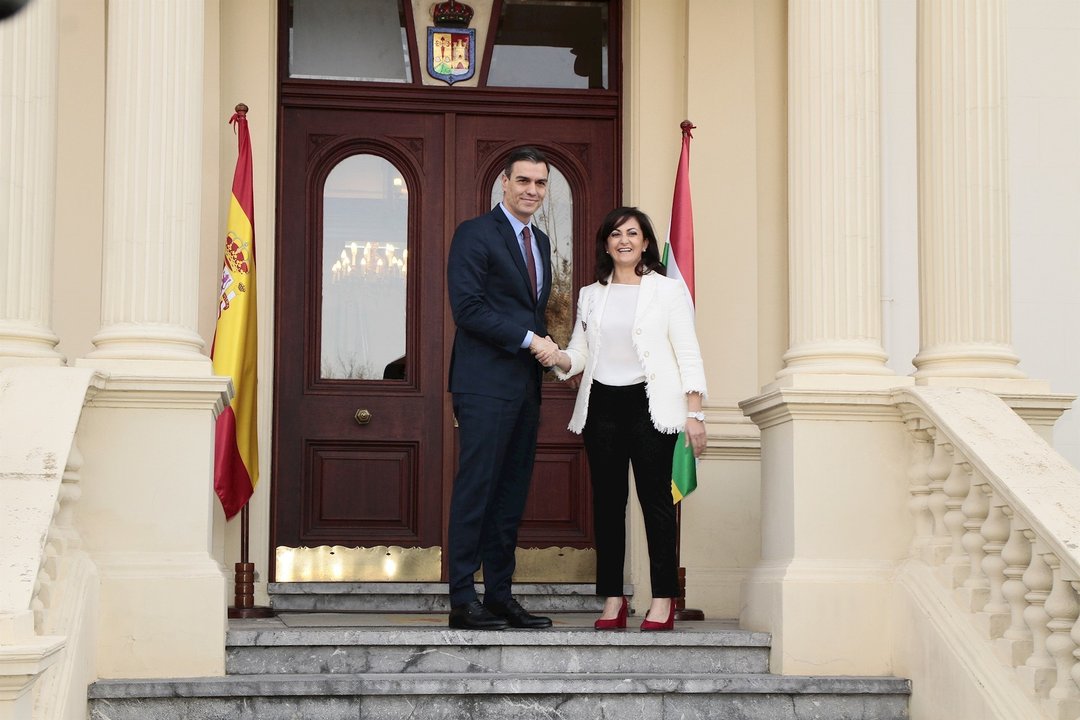 El presidente del Gobierno, Pedro Sánchez, se reúne hoy con la mandataria riojana, Concha Andreu, en Logroño