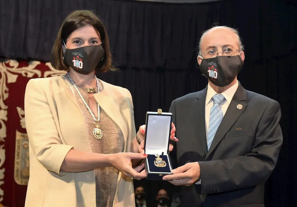 Entrega de la Medalla de Oro de Santander al Centro Gallego