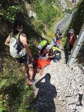 Evacuación de una senderista en Urdón